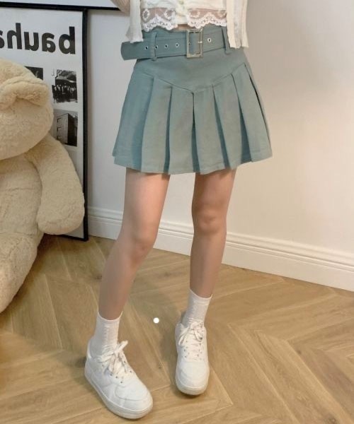 SONA（ソナ）の「SONA レトロライクベルトAラインプリーツミニスカート（スカート・レディース・ホワイト/ブラック/ベージュ/ブルーグリーン・SMALL/MEDIUM）」の15枚目の写真