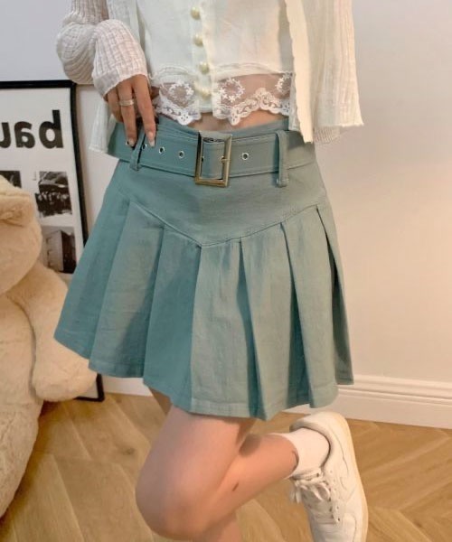 SONA（ソナ）の「SONA レトロライクベルトAラインプリーツミニスカート（スカート・レディース・ホワイト/ブラック/ベージュ/ブルーグリーン・SMALL/MEDIUM）」の18枚目の写真