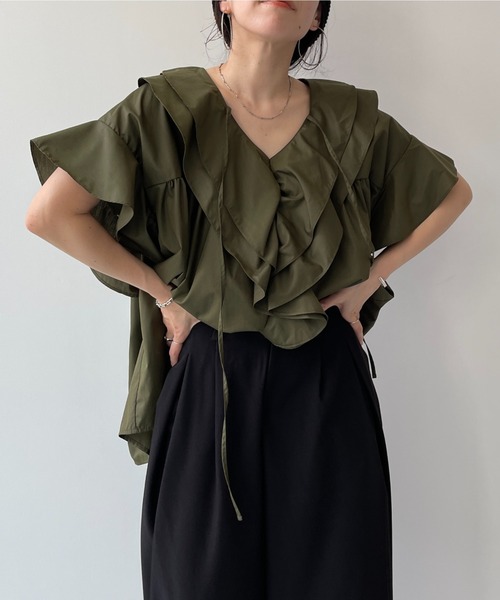 wee9s（ウィークス）の「big collar frill half blouse / 付け襟風ビッグカラーフリルハーフブラウス（シャツ/ブラウス・レディース・ストライプ/ブラック/ホワイト/スカイブルー/ピンク/パープル/ベージュ/ブラック系その他/カーキ/ブラウン/ライトブルー/ベビーピンク/ネイビー/レッド・FREE）」の6枚目の写真