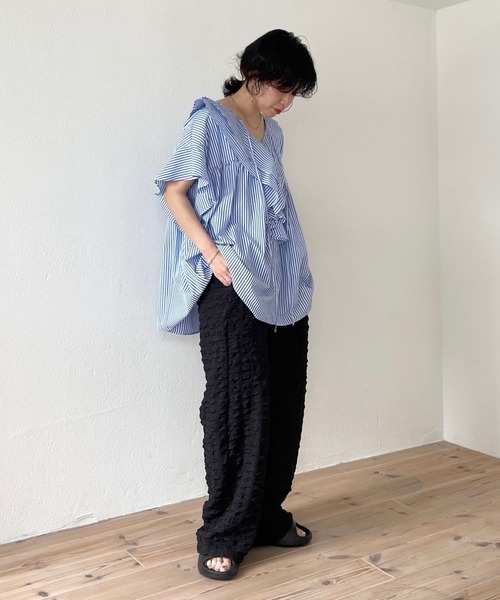 wee9s（ウィークス）の「big collar frill half blouse / 付け襟風ビッグカラーフリルハーフブラウス（シャツ/ブラウス・レディース・ストライプ/ブラック/ホワイト/スカイブルー/ピンク/パープル/ベージュ/ブラック系その他/カーキ/ブラウン/ライトブルー/ベビーピンク/ネイビー/レッド・FREE）」の17枚目の写真