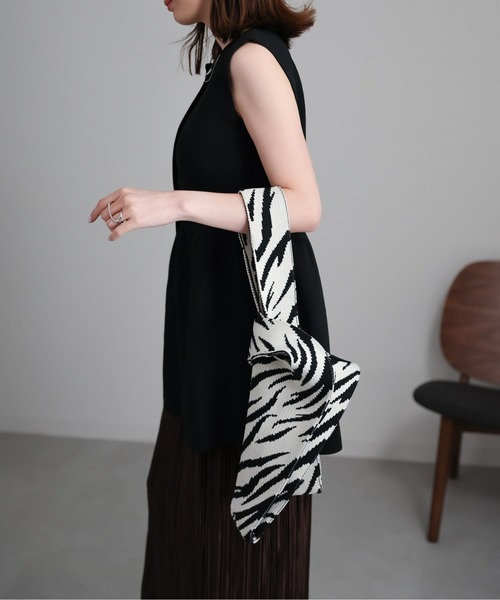 sakishimatokyo（サキシマトーキョー）の「ペプラムソウバリベスト（ベスト・レディース・ブラック/グレイッシュベージュ/オフホワイト/チャコール・FREE）」の11枚目の写真