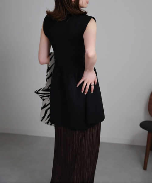 sakishimatokyo（サキシマトーキョー）の「ペプラムソウバリベスト（ベスト・レディース・ブラック/グレイッシュベージュ/オフホワイト/チャコール・FREE）」の13枚目の写真