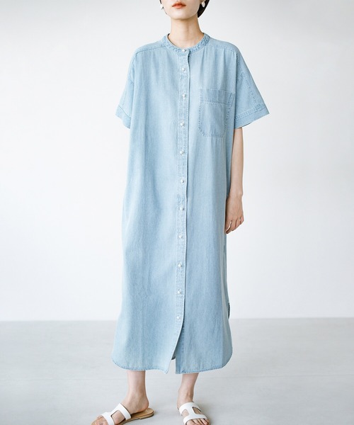 haco!（ハコ）の「別注【refined works】夏の必需品！羽織れる軽やかデニムのパール付きシャツワンピース（シャツワンピース・レディース・インディゴブルー/ライトブルー・1/2）」の5枚目の写真