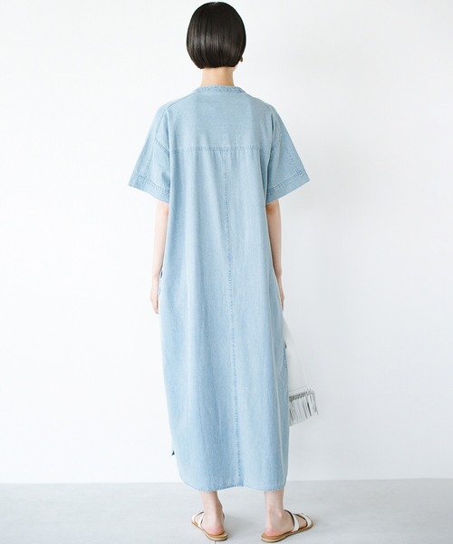 haco!（ハコ）の「別注【refined works】夏の必需品！羽織れる軽やかデニムのパール付きシャツワンピース（シャツワンピース・レディース・インディゴブルー/ライトブルー・1/2）」の15枚目の写真