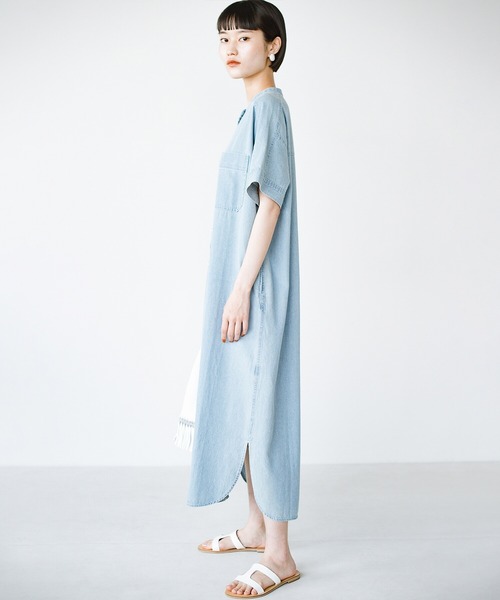 haco!（ハコ）の「別注【refined works】夏の必需品！羽織れる軽やかデニムのパール付きシャツワンピース（シャツワンピース・レディース・インディゴブルー/ライトブルー・1/2）」の7枚目の写真