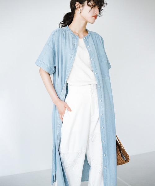 haco!（ハコ）の「別注【refined works】夏の必需品！羽織れる軽やかデニムのパール付きシャツワンピース（シャツワンピース・レディース・インディゴブルー/ライトブルー・1/2）」の11枚目の写真