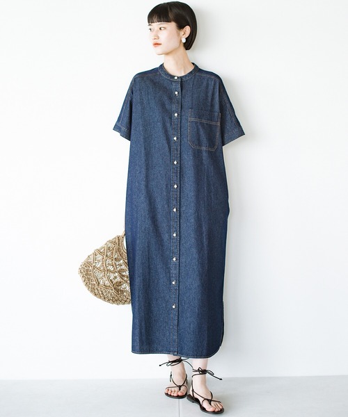 haco!（ハコ）の「別注【refined works】夏の必需品！羽織れる軽やかデニムのパール付きシャツワンピース（シャツワンピース・レディース・インディゴブルー/ライトブルー・1/2）」の22枚目の写真