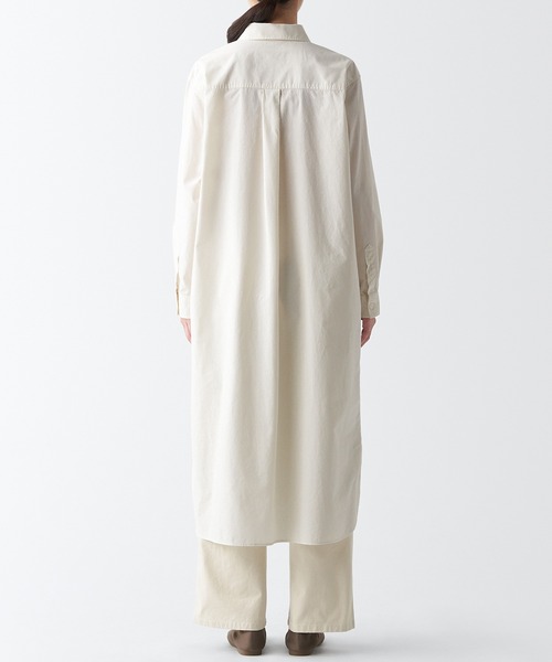 無印良品（ムジルシリョウヒン）の「洗いざらしブロードレギュラーカラー長袖ワンピース（ワンピース・レディース・オフホワイト/ブラウン系/ブラック・XXL/S/XL/L/XS/M）」の6枚目の写真