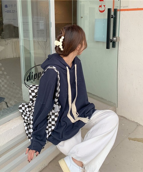 Jewelobe(ジュエローブ)の「エンボスロゴオーバーサイズパーカー(パーカー・レディース・杢グレー/ネイビー/ホワイト/レッド・FREE)」の10枚目の写真