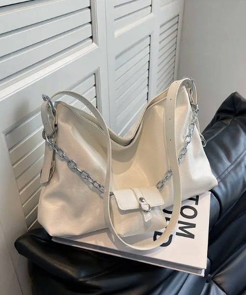 BARELY BLUE（ベアリーブルー）の「【 BARELY BLUE / ベアリーブルー 】 ミニポーチ付き スクエア ショルダーバッグ（ショルダーバッグ・レディース・ブラック/ホワイト/シルバー・FREE）」の5枚目の写真