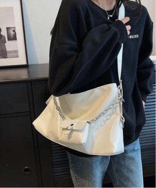 BARELY BLUE（ベアリーブルー）の「【 BARELY BLUE / ベアリーブルー 】 ミニポーチ付き スクエア ショルダーバッグ（ショルダーバッグ・レディース・ブラック/ホワイト/シルバー・FREE）」の6枚目の写真