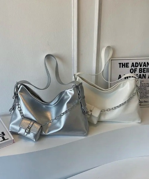 BARELY BLUE（ベアリーブルー）の「【 BARELY BLUE / ベアリーブルー 】 ミニポーチ付き スクエア ショルダーバッグ（ショルダーバッグ・レディース・ブラック/ホワイト/シルバー・FREE）」の14枚目の写真