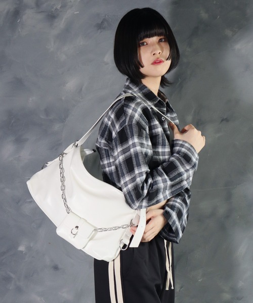 BARELY BLUE（ベアリーブルー）の「【 BARELY BLUE / ベアリーブルー 】 ミニポーチ付き スクエア ショルダーバッグ（ショルダーバッグ・レディース・ブラック/ホワイト/シルバー・FREE）」の16枚目の写真