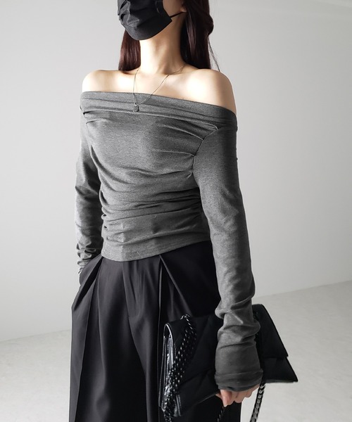 NOBLE ホワイト ドレープオフショルダーシャツ 3color 】タックデザインドレープオフショルダートップス（T