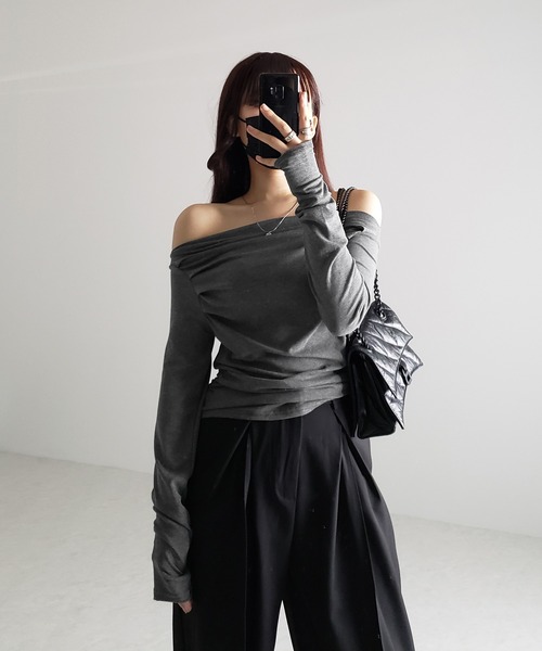 me+em select(ミームセレクト)の「【 3color 】タックデザインドレープオフショルダートップス(Tシャツ/カットソー・レディース・ブラック/ホワイト/グレー・FREE)」の12枚目の写真