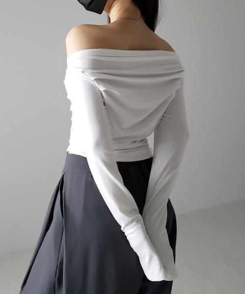 me+em select(ミームセレクト)の「【 3color 】タックデザインドレープオフショルダートップス(Tシャツ/カットソー・レディース・ブラック/ホワイト/グレー・FREE)」の16枚目の写真