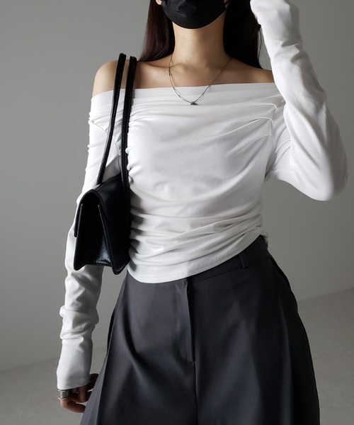 me+em select(ミームセレクト)の「【 3color 】タックデザインドレープオフショルダートップス(Tシャツ/カットソー・レディース・ブラック/ホワイト/グレー・FREE)」の21枚目の写真