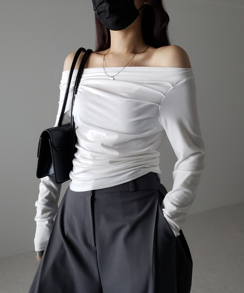 me+em select(ミームセレクト)の「【 3color 】タックデザインドレープオフショルダートップス(Tシャツ/カットソー・レディース・ブラック/ホワイト/グレー・FREE)」の17枚目の写真