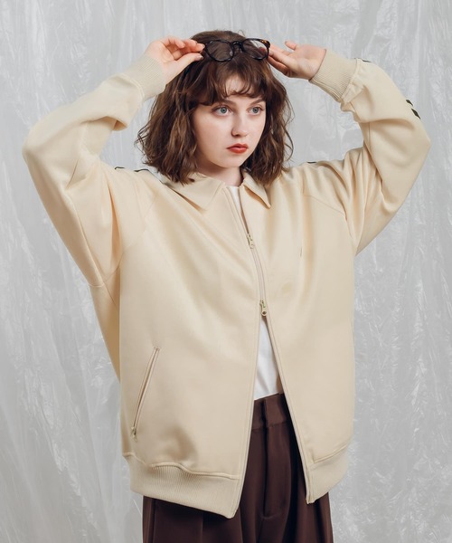 MUHET（ミュエータ）の「襟付きトラックジャケット（ジャージ・レディース・レッド/アイボリー/ブラウン・MEDIUM/X-LARGE）」の22枚目の写真