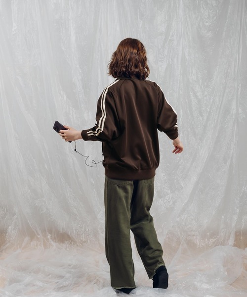 MUHET（ミュエータ）の「襟付きトラックジャケット（ジャージ・レディース・レッド/アイボリー/ブラウン・MEDIUM/X-LARGE）」の13枚目の写真