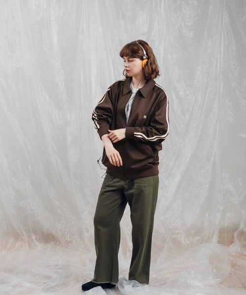 MUHET（ミュエータ）の「襟付きトラックジャケット（ジャージ・レディース・レッド/アイボリー/ブラウン・MEDIUM/X-LARGE）」の11枚目の写真