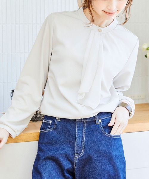 CROSS FUNCTION（クロスファンクション）の「《抗菌防臭・通気性》シフォンフリルカットソーブラウス【CF/クロスファンクション】（シャツ/ブラウス・レディース・ブラック/オフホワイト/ライトベージュ/ライトグリーン/ホワイト/ベージュ/ネイビー・M/L/LL）」の4枚目の写真