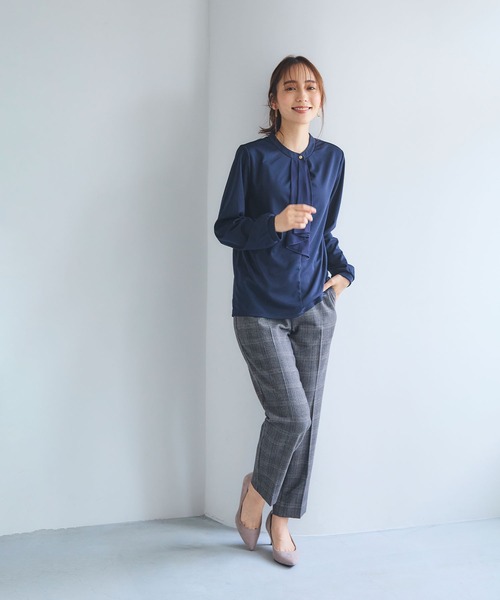 CROSS FUNCTION（クロスファンクション）の「《抗菌防臭・通気性》シフォンフリルカットソーブラウス【CF/クロスファンクション】（シャツ/ブラウス・レディース・ブラック/オフホワイト/ライトベージュ/ライトグリーン/ホワイト/ベージュ/ネイビー・M/L/LL）」の11枚目の写真