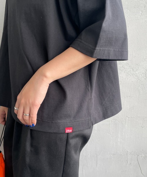 Manhattan Portage（マンハッタンポーテージ）の「[MANHATTAN PORTAGE/マンハッタンポーテージ] 別注 ショート丈バックプリントTシャツ（Tシャツ/カットソー・レディース・イエロー/ホワイト/ブラック/サックスブルー・F）」の15枚目の写真