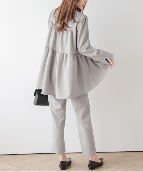 AMELY(エミリー)の「バックティアードセットアップ(セットアップ・レディース・ベージュ系/ネイビー/グレー/ブラック・M/L)」の6枚目の写真