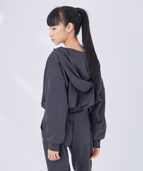 NERGY（ナージー）の「【接触冷感】クロップドダンボールZIPフーディー（パーカー・レディース・ライトグレー/ブラック・FREE）」の17枚目の写真