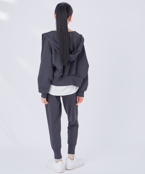 NERGY（ナージー）の「【接触冷感】クロップドダンボールZIPフーディー（パーカー・レディース・ライトグレー/ブラック・FREE）」の14枚目の写真