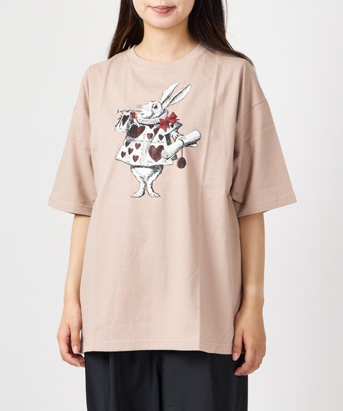 salle de bal（サルデバル）の「THE MACMILLAN Alice /  マクミラン・アリス 不思議の国のアリス ビッグTシャツ MA8474567 WNI DC（Tシャツ/カットソー・レディース・ベージュ/ブラック/ホワイト/ピンク・FREE）」の4枚目の写真