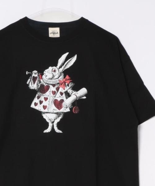 salle de bal（サルデバル）の「THE MACMILLAN Alice /  マクミラン・アリス 不思議の国のアリス ビッグTシャツ MA8474567 WNI DC（Tシャツ/カットソー・レディース・ベージュ/ブラック/ホワイト/ピンク・FREE）」の2枚目の写真