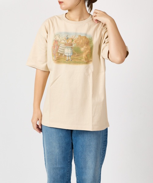 salle de bal（サルデバル）の「THE MACMILLAN Alice /  マクミラン・アリス 不思議の国のアリス ビッグTシャツ MA8474567 WNI DC（Tシャツ/カットソー・レディース・ベージュ/ブラック/ホワイト/ピンク・FREE）」の9枚目の写真