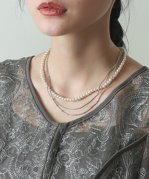 Kana（カナ）の「パール スネーク チェーン ３連 ネックレス 結婚式 パーティー デイリー（ネックレス・レディース・シルバー/ゴールド・フリー）」の4枚目の写真