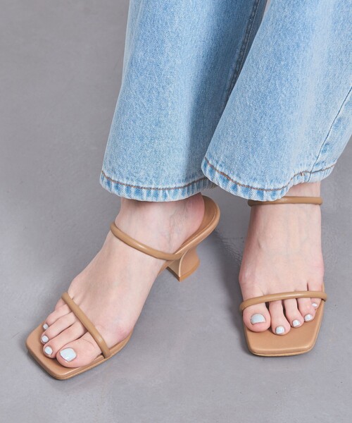 UNITED ARROWS(ユナイテッドアローズ)の「2ライン ミュールサンダル(サンダル・レディース・ブラック/ベージュ・38/35/36/37/35h/36h/37h)」の3枚目の写真