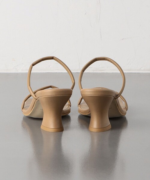 UNITED ARROWS(ユナイテッドアローズ)の「2ライン ミュールサンダル(サンダル・レディース・ブラック/ベージュ・38/35/36/37/35h/36h/37h)」の11枚目の写真