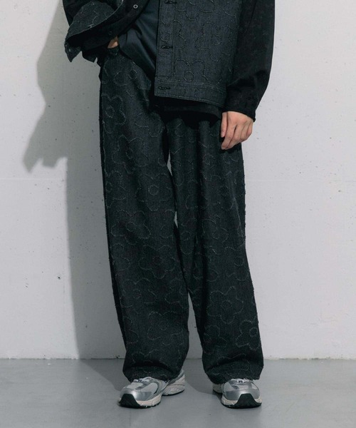 SENSE OF PLACE by URBAN RESEARCH（センスオブプレイスバイアーバンリサーチ）の「『セットアップ対応』 フラワーデニムワイドパンツ（デニムパンツ・メンズ・アイボリー/ブラック・MEDIUM/LARGE）」の2枚目の写真