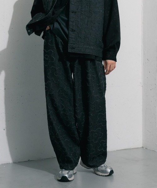 SENSE OF PLACE by URBAN RESEARCH（センスオブプレイスバイアーバンリサーチ）の「『セットアップ対応』 フラワーデニムワイドパンツ（デニムパンツ・メンズ・アイボリー/ブラック・MEDIUM/LARGE）」の3枚目の写真