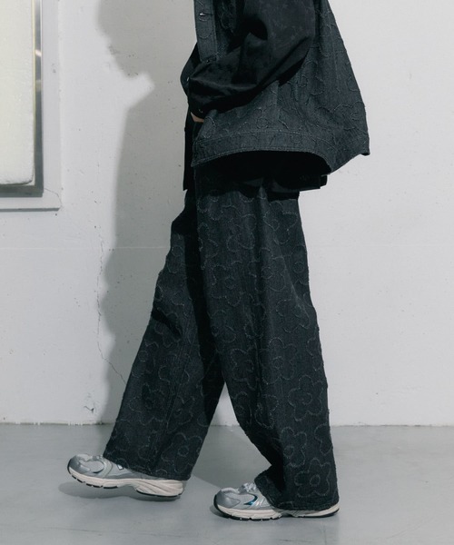 SENSE OF PLACE by URBAN RESEARCH（センスオブプレイスバイアーバンリサーチ）の「『セットアップ対応』 フラワーデニムワイドパンツ（デニムパンツ・メンズ・アイボリー/ブラック・MEDIUM/LARGE）」の5枚目の写真