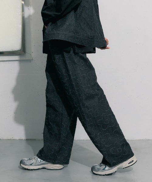 SENSE OF PLACE by URBAN RESEARCH（センスオブプレイスバイアーバンリサーチ）の「『セットアップ対応』 フラワーデニムワイドパンツ（デニムパンツ・メンズ・アイボリー/ブラック・MEDIUM/LARGE）」の6枚目の写真