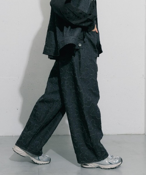 SENSE OF PLACE by URBAN RESEARCH（センスオブプレイスバイアーバンリサーチ）の「『セットアップ対応』 フラワーデニムワイドパンツ（デニムパンツ・メンズ・アイボリー/ブラック・MEDIUM/LARGE）」の7枚目の写真