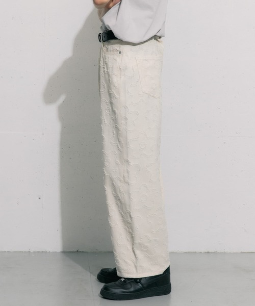 SENSE OF PLACE by URBAN RESEARCH（センスオブプレイスバイアーバンリサーチ）の「『セットアップ対応』 フラワーデニムワイドパンツ（デニムパンツ・メンズ・アイボリー/ブラック・MEDIUM/LARGE）」の21枚目の写真
