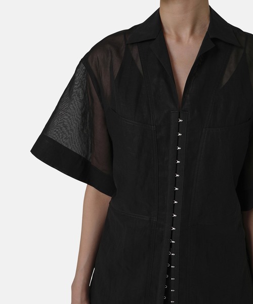 iRENE(アイレネ)の「フロントホックシャツ / Front Hook Shirt(シャツ/ブラウス・レディース・オフホワイト/ブラック/ブルー・36)」の14枚目の写真
