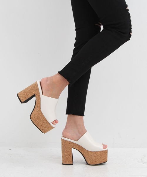 Newlyme（ニューリーミー）の「厚底バルキーミュールサンダル（サンダル・レディース・ホワイト系その他/ブラック/アイボリー/ブラック系その他・22.5cm/23cm/23.5cm/24cm/24.5cm/25cm）」の10枚目の写真