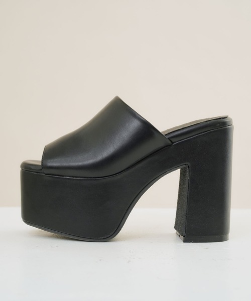 Newlyme（ニューリーミー）の「厚底バルキーミュールサンダル（サンダル・レディース・ホワイト系その他/ブラック/アイボリー/ブラック系その他・22.5cm/23cm/23.5cm/24cm/24.5cm/25cm）」の19枚目の写真