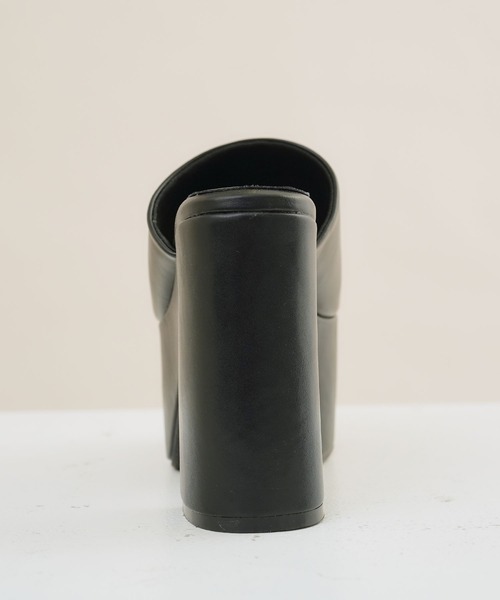 Newlyme（ニューリーミー）の「厚底バルキーミュールサンダル（サンダル・レディース・ホワイト系その他/ブラック/アイボリー/ブラック系その他・22.5cm/23cm/23.5cm/24cm/24.5cm/25cm）」の21枚目の写真