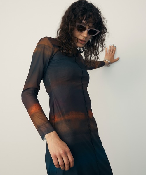 uyu.(ウユ)の「Art Design Sheer Dress / アートデザインシアーワンピース【uyu./ウユ】(ワンピース・レディース・オレンジ/グレー・FREE)」の9枚目の写真