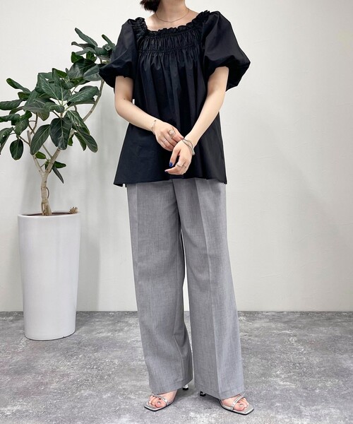 fredy emue(フレディエミュ)の「2WAYオフショルギャザーブラウス(シャツ/ブラウス・レディース・オフホワイト/ブルー/ブラック・38)」の10枚目の写真