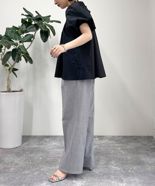 fredy emue(フレディエミュ)の「2WAYオフショルギャザーブラウス(シャツ/ブラウス・レディース・オフホワイト/ブルー/ブラック・38)」の11枚目の写真